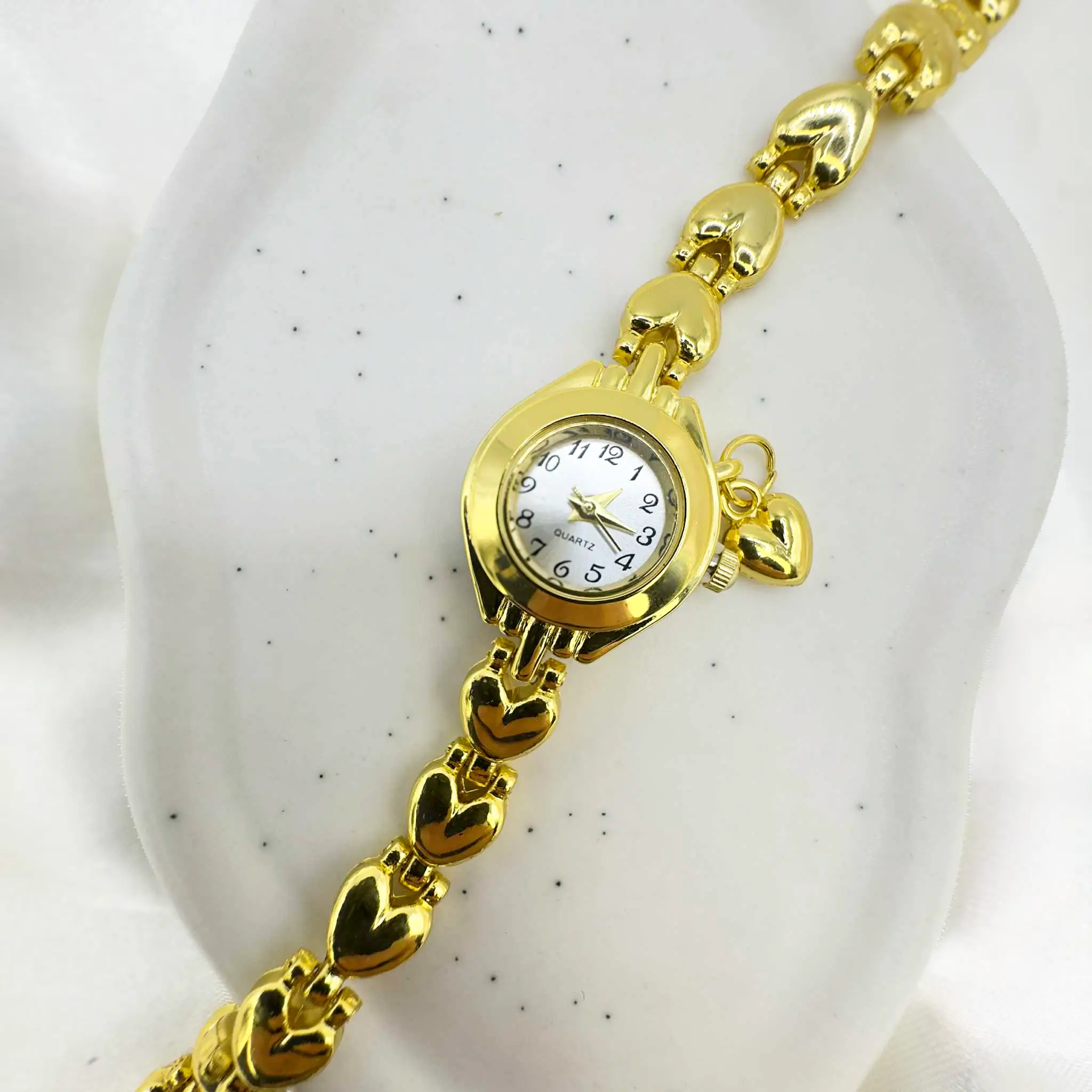 Montre Vintage Petits Cœurs 💛