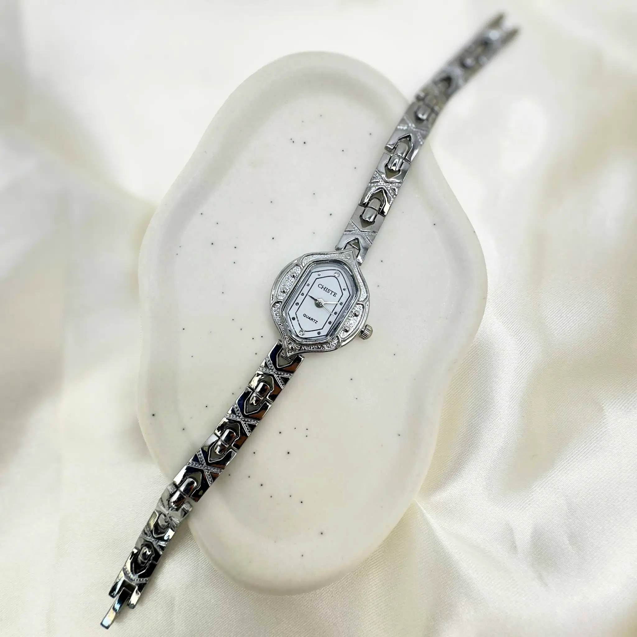 Montre Vintage Lumière Argentée – Image 2