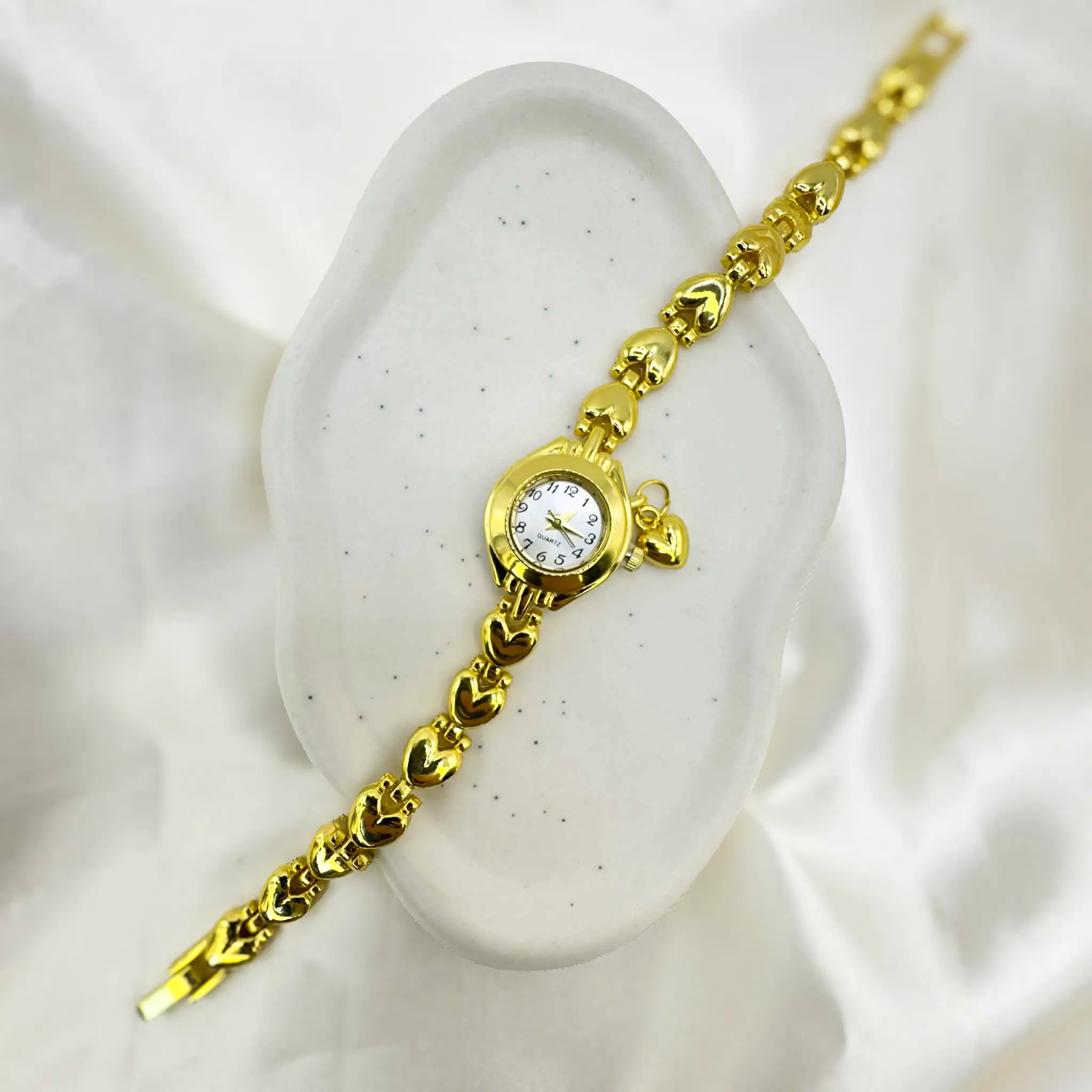 Montre Vintage Petits Cœurs 💛