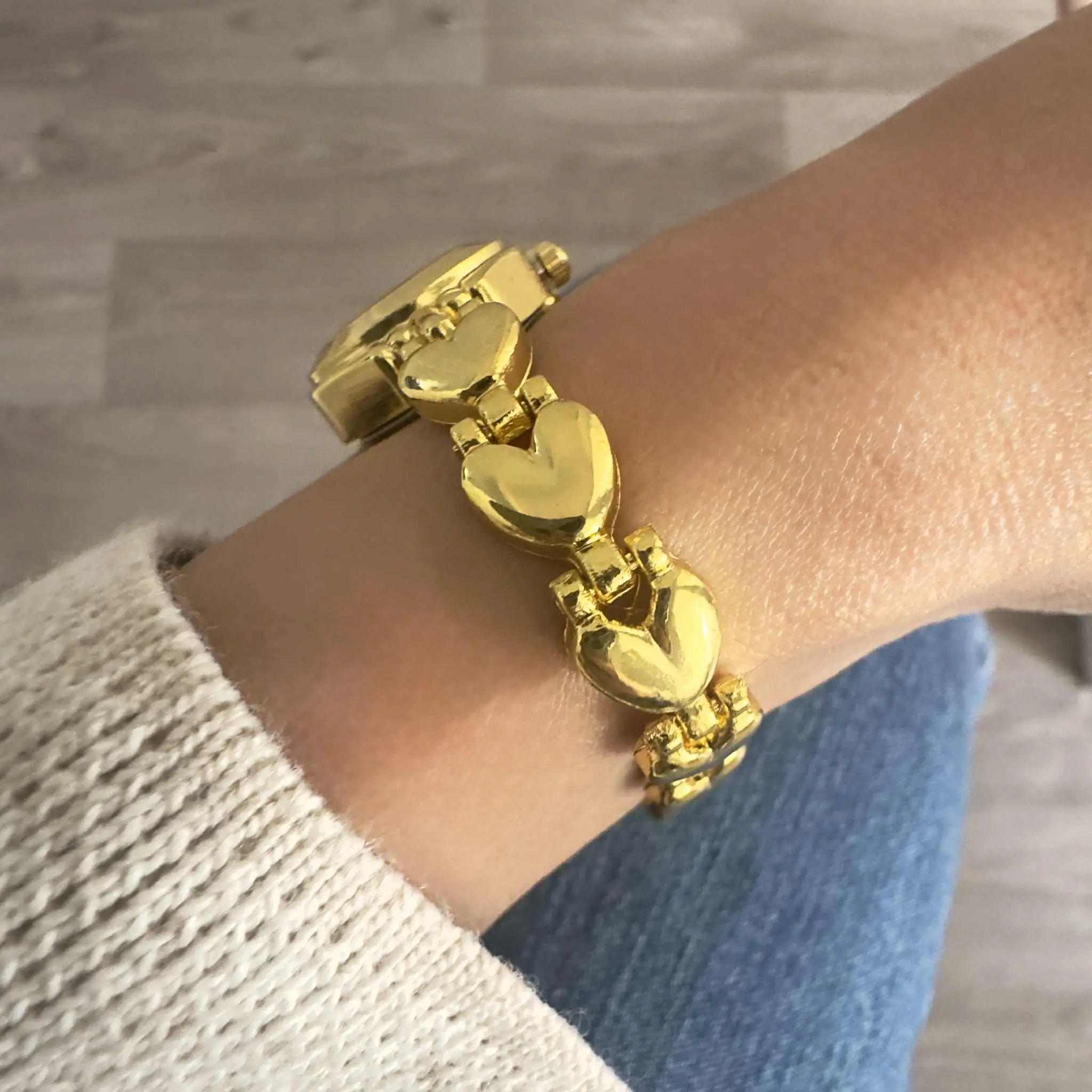 Montre Vintage Petits Cœurs 💛 – Image 4