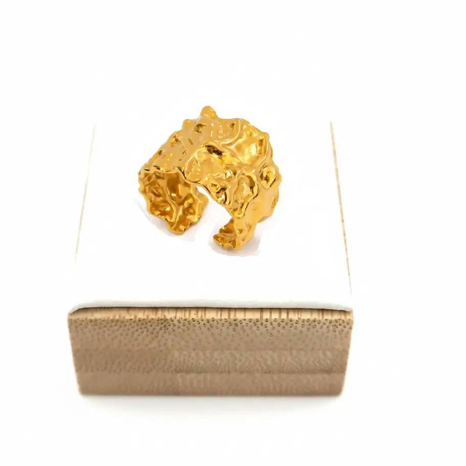 Bague Sculptée Dorée en Acier Inoxydable